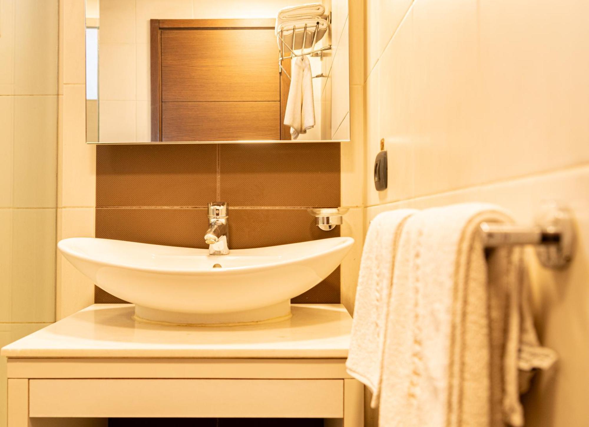 Britannia Suites Beirute Exterior foto